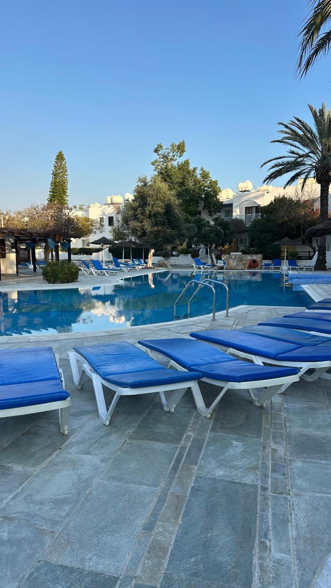 Paphos Gardens Studio Suite Dış mekan fotoğraf
